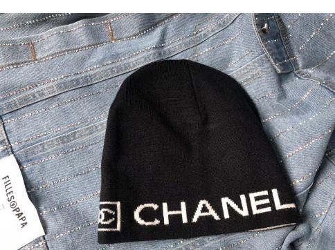 2018 Fashion Beanie Hats for Men and Women Knitted Wool Caps casual Beaniesembroidery Winter sport Caps top