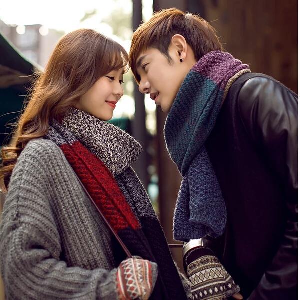 Female and female couples scarf winter new Korean version of Baitao couple model a pair of sweater students young simple