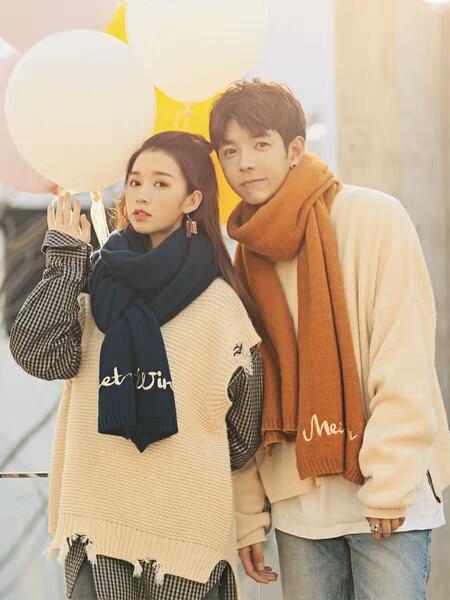 2018 Lovers scarf winter boys and girls Korean version Baitao young couple simple pair of lover new autumn