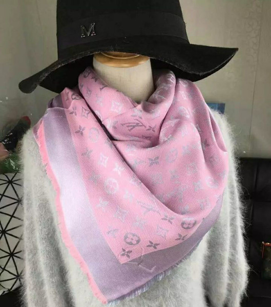 High quality brand of women's triangle shawls is suitable for soft scarves and fashionable and luxurious wool yarn-dyed scarves