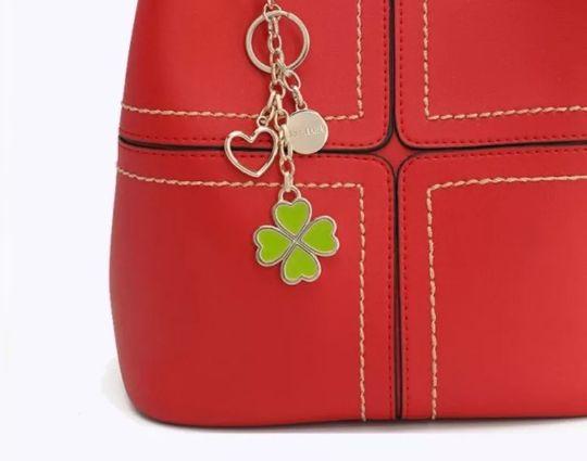 Package mail Korean fashion jewelry clovers hang act the role of birthday gift ideas girls key lovers to send each other