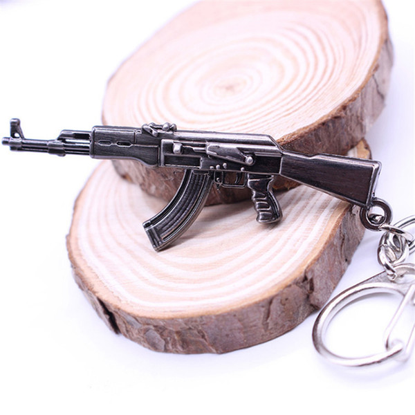 2017 Hot Game Pendant Keyrings Pop Game CF Cross Fire AK47 Gun Key Chains Weapon Model Metal Pendant Keychain Metal Key Ring