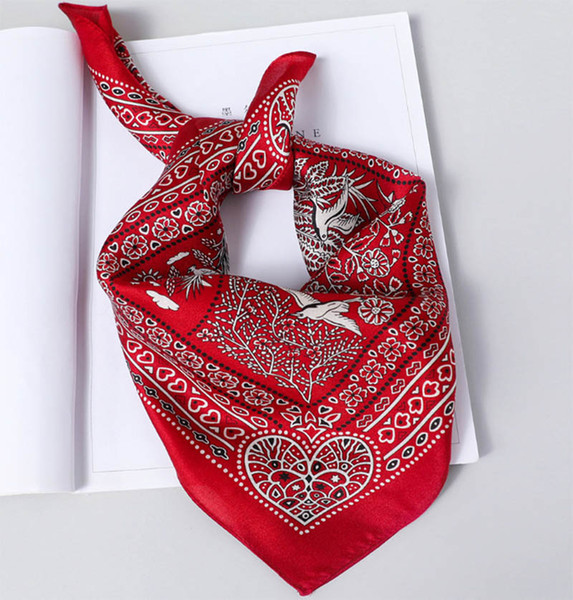 2019 European and American fashion new ladies business silk small squares printed silk small scarf gift