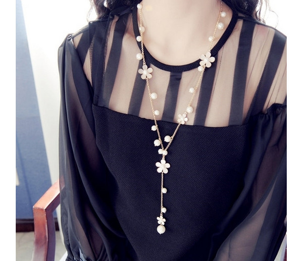 Korean custom boutique long necklace Korean version of the new fashion super beautiful flowers five petals flower pearl sweater chain wholes