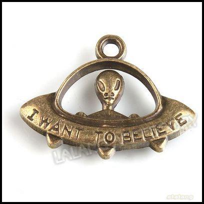 90pcs/lot Wholesale UFO Charms Fashion Vintage Brass Metal For Charm Bracelets 31mm 142110