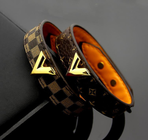 Fashion Brand Design Gold V Shape Bracelets Fashion Men Women Flower Pattern Bracelet Titanium Steel Genuine Leather Bracelet Party Gift