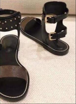 The latest fashion woman's sandals, flat bottomed drilling, and free delivery of shoes size35-41