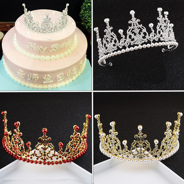 The bride headdress birthday crown baby with pearl jewelry and makeup style wedding cake baking