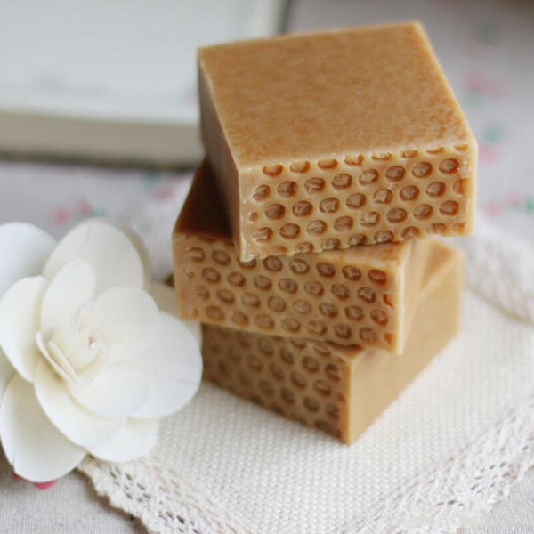 Hand Made Honey Milk Soap Body Lotion For Moisture Skin Care Body Cleaning Cool and Gentle Against Sunshine Top Quality Free Shipping