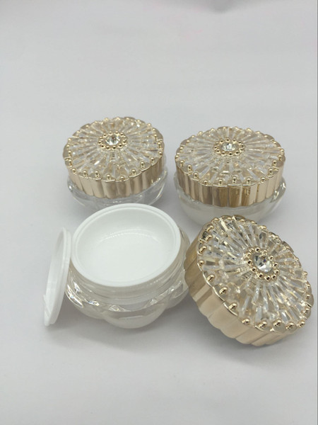 Factory direct spot supply, 5g, 10g frost bottle, electroplated lace acrylic bottle body, can be frost, paste, milk, simple, generous and be