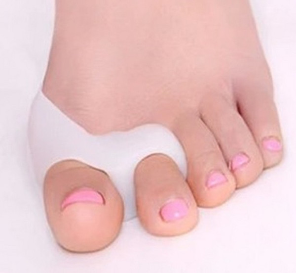 Silicone Gel foot fingers Two Hole Toe Separator Thumb Valgus Protector Bunion adjuster Hallux Valgus Guard feet care