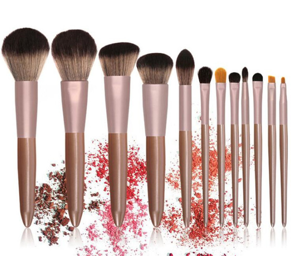 New Arrivals grapelet beginner wooden pole 12pcs Makeup brush set Includes blush brush concealer brush and contour brush.