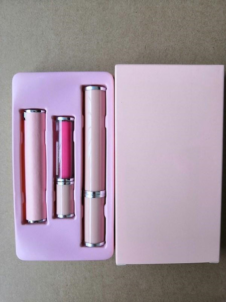 Free delivery of 1 set of new cosmetics, premium mascara, lipstick and lip gloss.