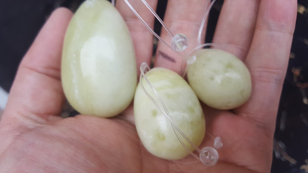 Pair(3pieces) Green Nature Jade Stones Agate Fine Nature Jade egg Gemstone Hand massage Kegel exercise stone gem Pelvic floor muscle trainer