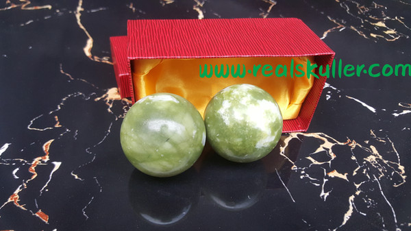 Pair(2pieces) Green Nature Jade Stones Agate Fine Nature Jade egg Gemstone Hand massage Kegel exercise stone gem Pelvic floor muscle traine