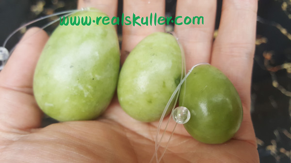 Pair(2pieces) Green Nature Jade Stones Agate Fine Nature Jade egg Gemstone Hand massage Kegel exercise stone gem Pelvic floor muscle trainer