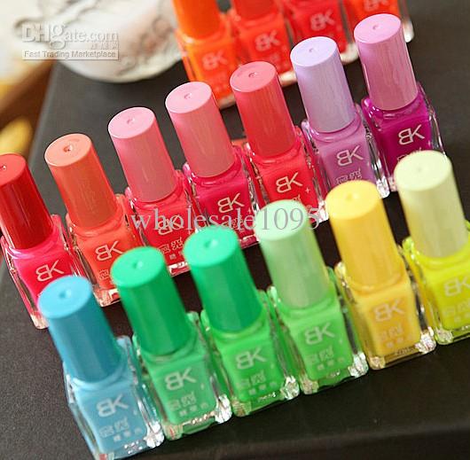 Fashion NEW Luminous Nail Art Polish Varnish Glow in the Dark Nail Polish Lacquer 20 colors