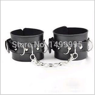 Sex Bondage Heart Craved Black Faux Leather Wrist Cuffs Bondage Restraints Adjustable Length Fun Live Adult Products