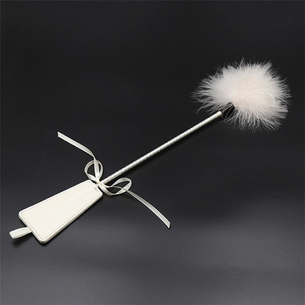 Sexy Whip Knout Novelty Flirt Toys Black and White Feather Whip for Queen Adult Games Sex Products