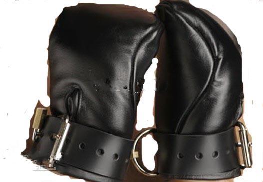 Black Leather Deluxe Padded Fist Mitts hand cuffs bondage with 2 PCS Brass sex toys SM016