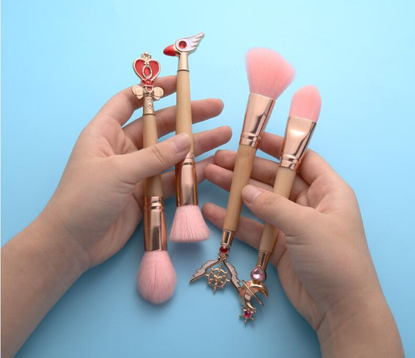 4 Pieces/setBamboo Handle Makeup Brush Tool Sailor Moon/Cardcaptor Sakura Makeup Brushes Metal Brush Head Pink Soft Hair Pinceaux Maquillage