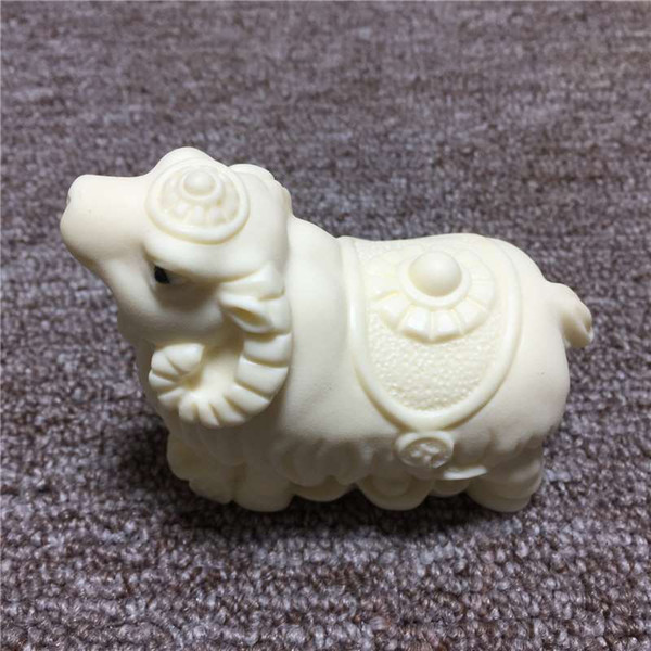 Ivory Carving Cartoon Zodiac Decoration Sheep 7*8*4cm Car Desktop Crafts Gift Box