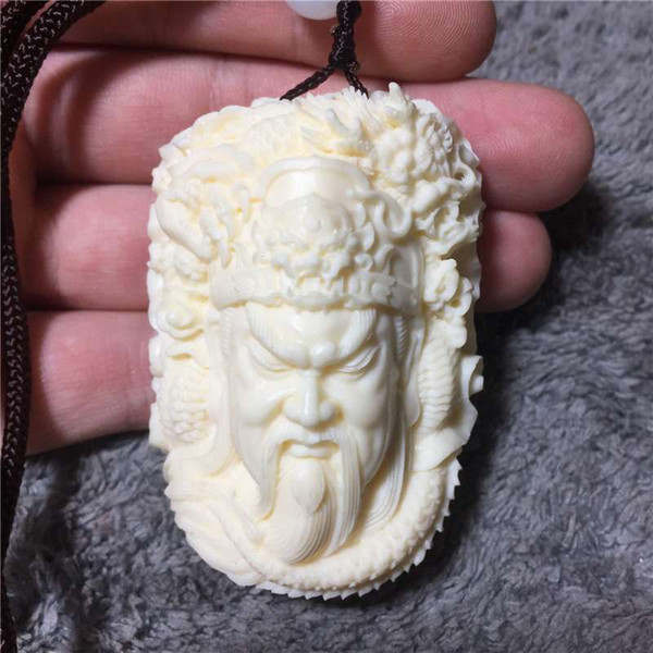 Seiko carving ivory fruit plate dragon Guan Gong Wucai hand hand piece crafts men and women necklace pendant