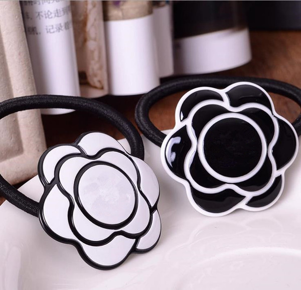 Luxury Accessories Camellia collection item fashion famous logo Acrylic Hair Rope Good quality VIP party gift Classic White and Black