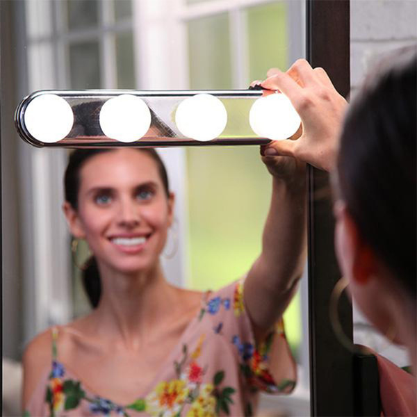 4 LED Bulbs Adsorbable Mirror Cosmetic Super Bright Light Kit Battery Powered Makeup Tool STUDIO GLOW Hot Sale 19 5xt hh