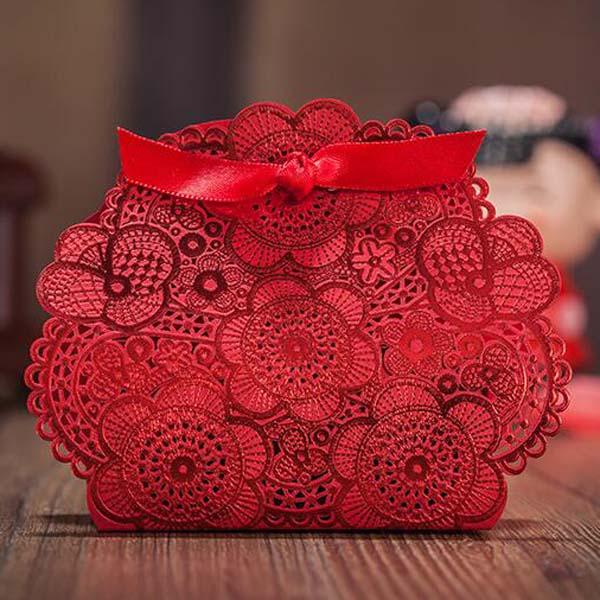 50PCS/Lot Red High Quality Lace Folwer Wedding Candy Box Red Ribbon Bow Laser Cut Bride Favor Gift Party Decor Sweet Gift Box