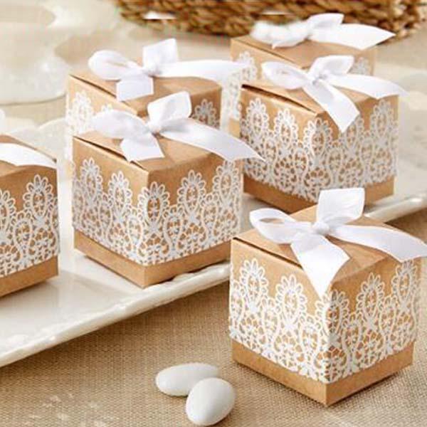 100pcs/50pcs white lace figure 5*5*5cm sweet kraft paper candy box sweet wedding favor boxes with white bow