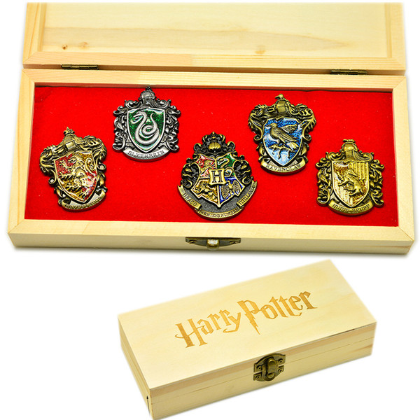 Harry Potter College Badge Brooch Magical School Pin Gryffindor Ravenclaw Slytherin Hufflepuff Brooches Christmas Gift Free DHL1088