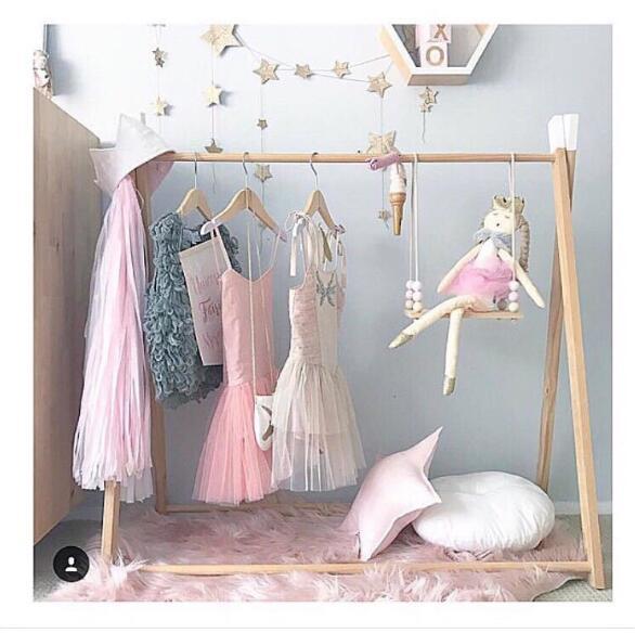 Landing coat hanger baby room decoration children's clothing store hanger Photographic props for Costume Display Baby coat hanger
