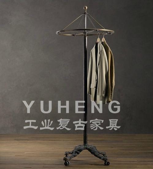 Industrial retro furniture to do the old hanger / hangers / clothing rack / shelf / hotel loft style hangers