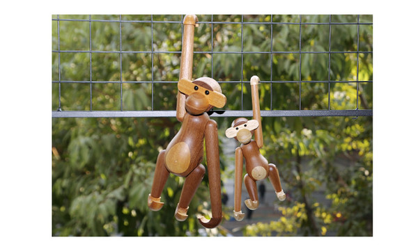 Creative Art Home Decoration Cute Wood Hanging Monkey of Funny Doll Crafts Birthday Gifts Animal Statues Crafts Ornaments