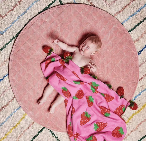 2018 Creative handmade blanket Strawberry jacquard pattern cotton knitted blanket pure pastoral style the best gift