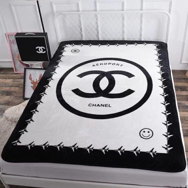 Brand Design Letter Blanket White Smiling Face Print Summer Cappa 1.5*2m Full Size Fashion Blanket