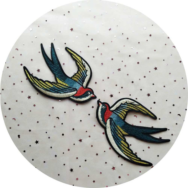 1 Pair Flying Swallow Applique Embroidered Sew on Cute Birds Patches For Clothes Bag Diy Craft Wedding Home Decoration Fashion