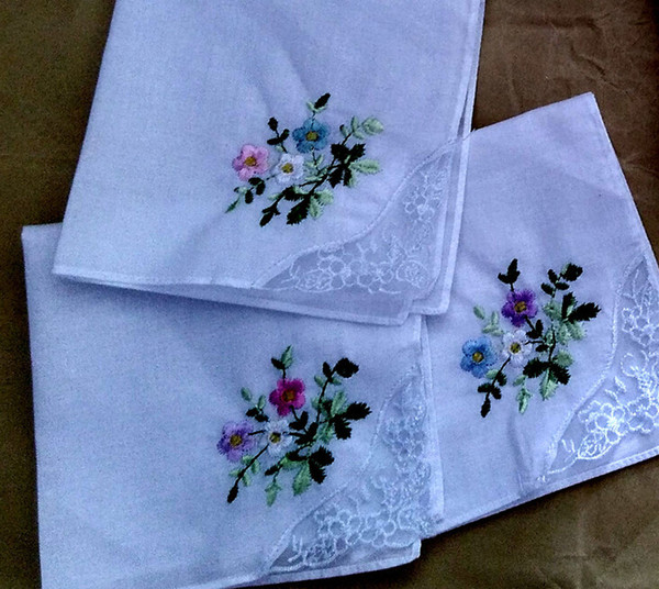 New arrivel 12pcs/lots ladies handkerchief embroidery 100% cotton white handkerchief lace 60 branch 28*28cm wedding gift