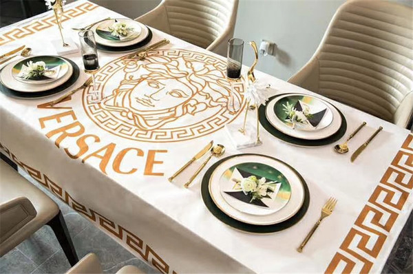 Medusa Print Tablecloth New White Goddess Head V Letter Luxury Design Tablecloth 4 Size Hot Sale Fashion Letter Table Cloth