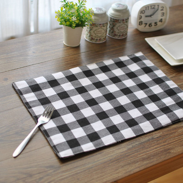 Simple Set of 4 Placemats 100% Cotton White and Black Plaid Printing 16