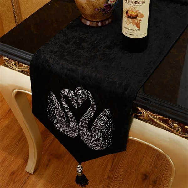 Hot sale European style dining table runner luxurious velvet Swan diamond drilling for home hotel wedding table decoration