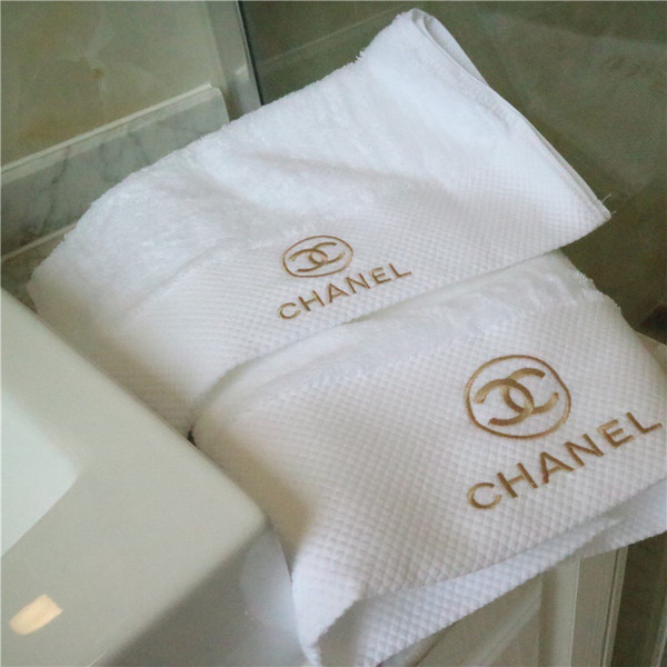 Luxurious Brand Towel X Letter Gold Thread Embroidery Towel 2 Pieces Suit Skin Friendly Soft White Bath Towel Top Grade