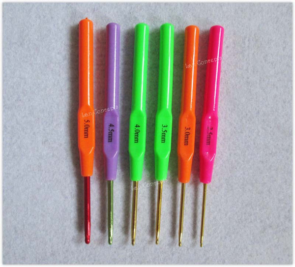 Free shipping 6 Sizes Plastic handle Aluminum Crochet Hook Knitting Needles - mix colors 5sets/lot LA0336 wholesale