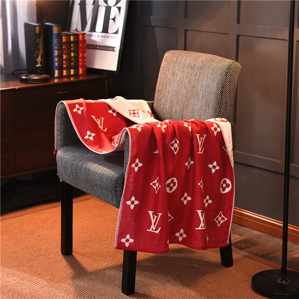 2018 High-quality fashion brand three-layer gauze bath towel 70 * 140 cm luxurious brand of versatile comfortable bath towel