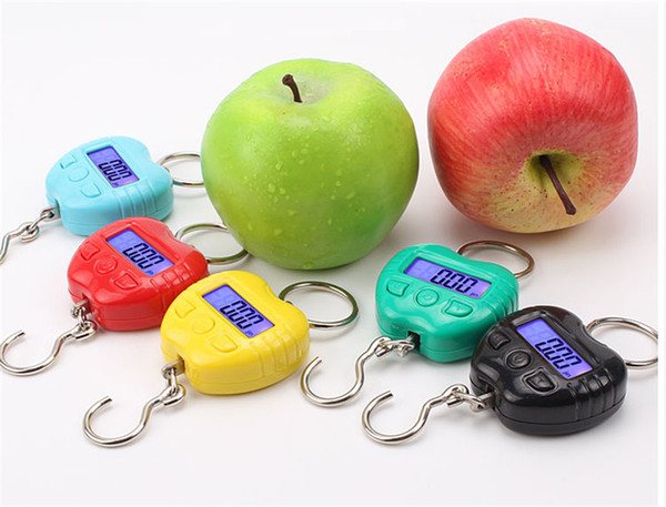 The new small apple portable bag scale portable electronic scale is used to weigh the electronic body.