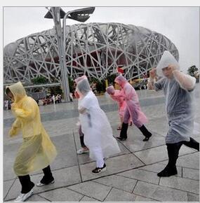 One-time Raincoat Fashion Hot Disposable PE Raincoats Poncho Rainwear Travel Rain Coat Rain Wear Travel Rain Coat