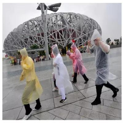 Fashion One-time Raincoat Hot Disposable PE Raincoats Disposable Poncho Rainwear Travel Rain Coat Rain Wear IA527