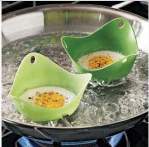 The kitchen is environmentally friendly, non-toxic, high temperature food grade silicone poached egg holder.