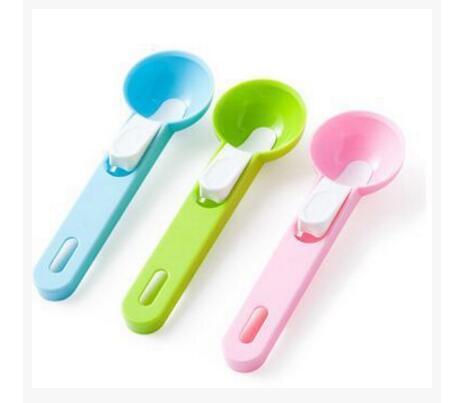 1PC wholesale lovely pet Hot Sale Creative Plastic Kitchen Ice Cream Scoop Fruit Spoon Cooking ToolsZI-085